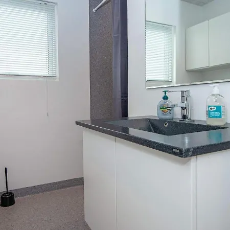 5 Person In Ansager-by Traum *